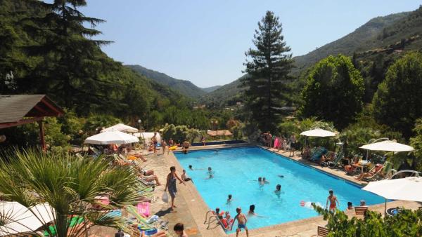 Glamping Italian Riviera, Boek Camping Hotels in Isolabona met zwembad, Zwembad