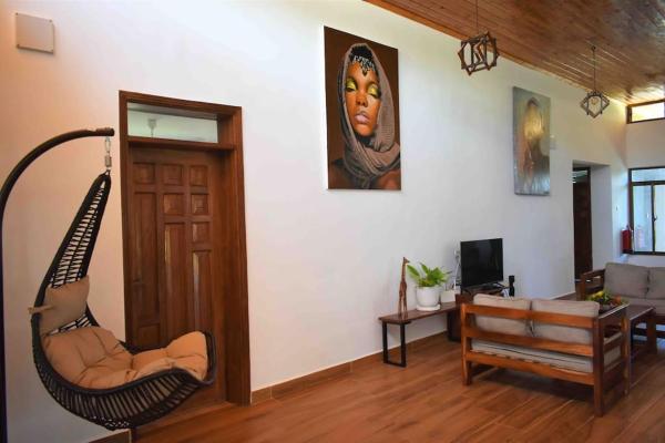 Backdoor Villa, Boek  Diani Beach 