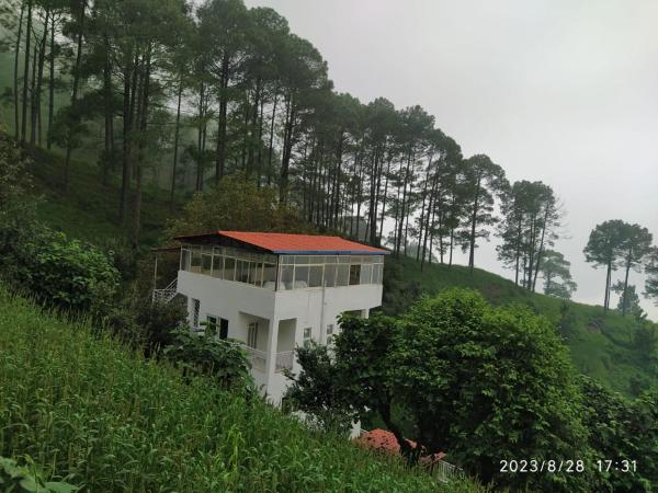 VAN MAHAL HIMALAYAS, Boek  Bijni Uttarakhand