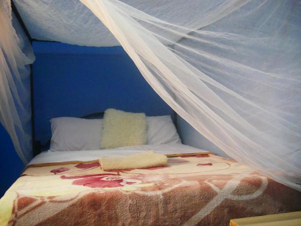 The Peaceful Den, Boek  Ololaimutiek 