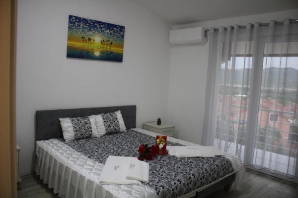 Chorev Apartments, Boek  Valandovo Macedonië