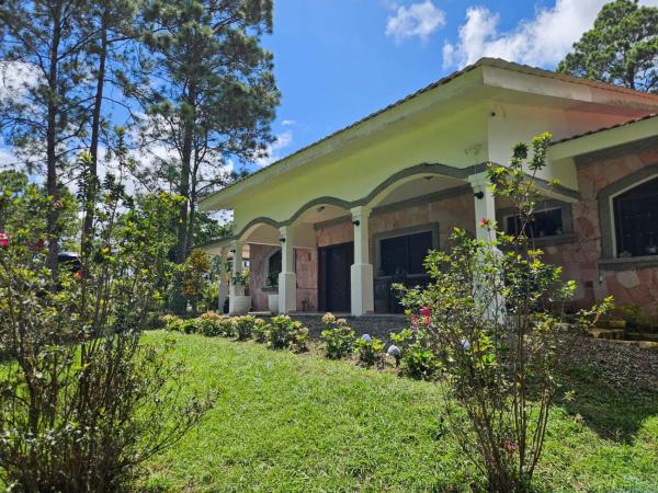 Villa Isabel, Boek  Tegucigalpa 