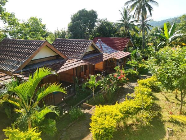 Anak rinjani guesthouse, Boek  Bayan Lombok
