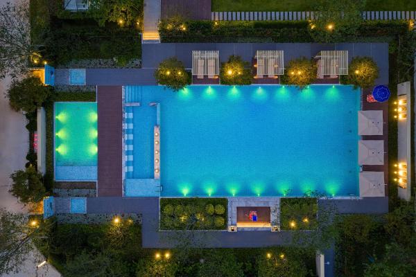 Zhangjiajie SANHE Hotel-Tea Ceremony, Tea Tour, Free pick up service more than 2 nights,Free Shuttle Service to East Gate of Forest Park, Free Welcome Tea, Free folk costume experience,English Customer Service, Boek  Daglang Hotels met een Zwembad, Zwembad