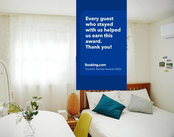 Near Lotte World, KSPO DOME, COEX, Olympic Park, 2 Rooms, 2 Queen beds, 1 super single bed, 5 people, Boek Hotel Songpa-Gu Seoel