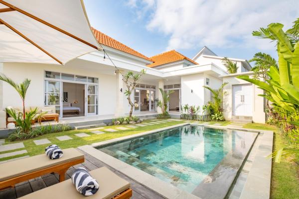 Villa Navaria Canggu, Boek  Bali Hotels met een Zwembad, Zwembad