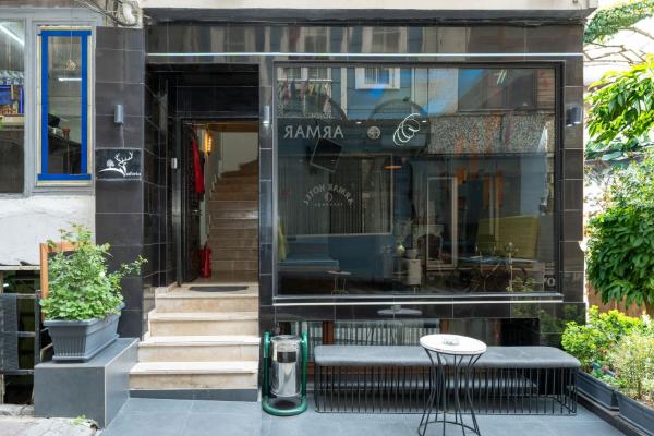 Le Valeria Deluxe, Boek  Fatih Beyoglu