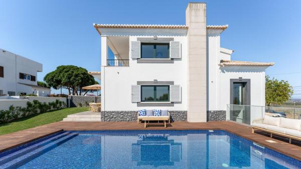 Villa Maya Luxurious House With Pool by LovelyStay, Boek  Algarve Hotels met een Zwembad, Zwembad