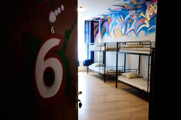 Hostel Graffiti, Boek  Goedkope Hotels in Klein-Polen