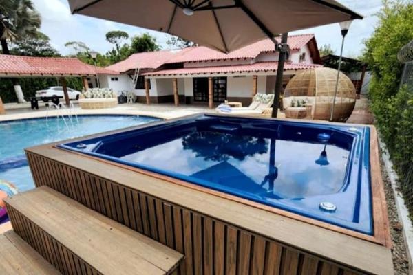 Villa Valerie, Boek  Villavicencio 