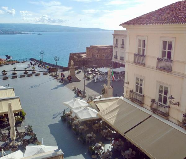 Hotel della Piazza, Boek  Pizzo Calabrië