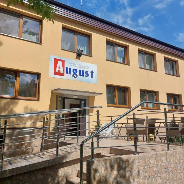 AUGUST Ośrodek Wypoczynkowy, Boek  Hotels in Warmia-Masuria met parkeren, Parkeren