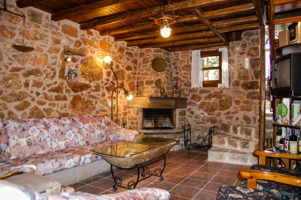 Stone House - Medieval Greek Village, Boek  Avgonyma Chios