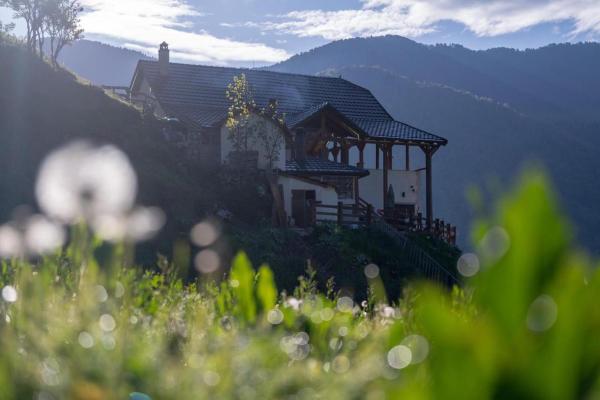 Alpin Zeneli Chalet, Boek Chalet Çerem Kukës County