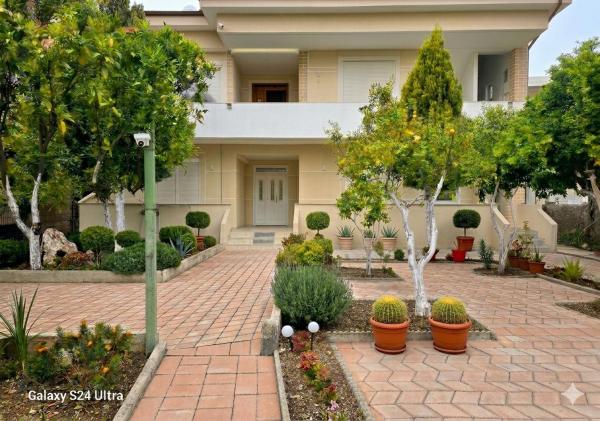 Villa Sinomati, Boek  Vlorë Vlorë County