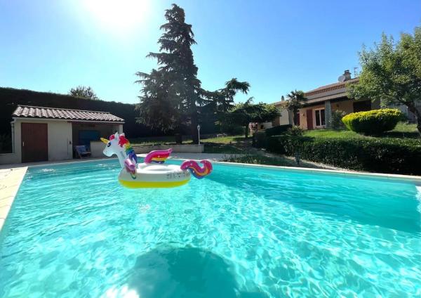 Villa avec piscine et vue somptueuse, Boek  Savasse Hotels met een Zwembad, Zwembad
