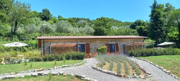 i due cipressi - Bed & Breakfast, Boek  Santa Fiora Hotels met een Zwembad, Zwembad