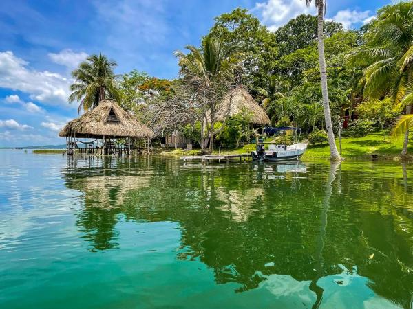 B&B Del Lago, Boek  Flores Peten
