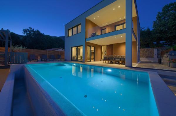 Villa Viverum with heated salt water pool, Boek  Hotels in Kvarner Islands met zwembad, Zwembad