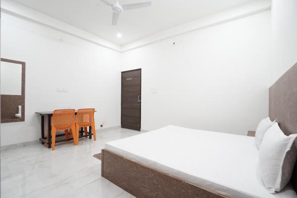 Jalsa homestay, Boek  Alwar 