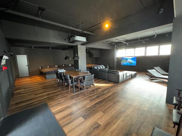 Black Villa Naha 最大8名宿泊可 136平米 美栄橋駅 徒歩1分 国際通り 徒歩7分, Boek  Tomari Okinawa