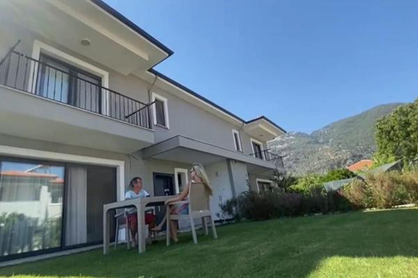 Villa Yüksel, Boek  Ula Muğla