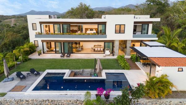 Near Punta Mita - Gorgeous Modern Villa, Boek  Nayarit Hotels met een Zwembad, Zwembad