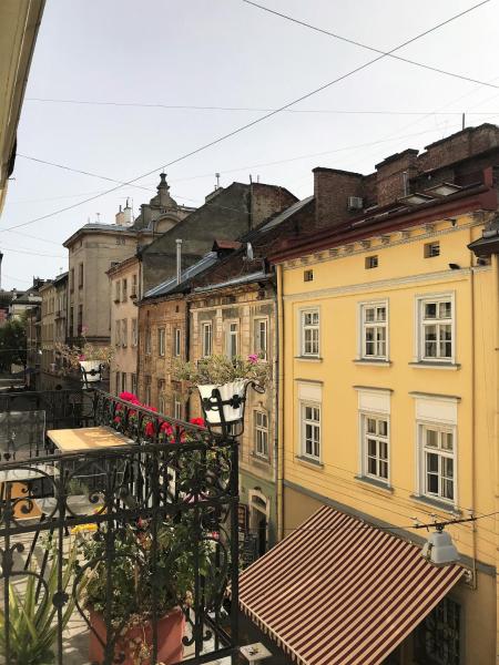 Center Lviv Rynok Square 17, Boek  Lviv Lviv