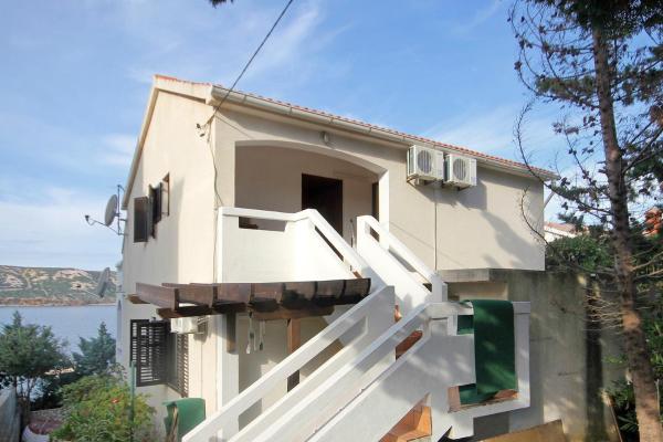 Apartments by the sea Stara Novalja, Pag - 9347, Boek Appartement Kvarner Hotels met Parkeerplaats, Parkeren