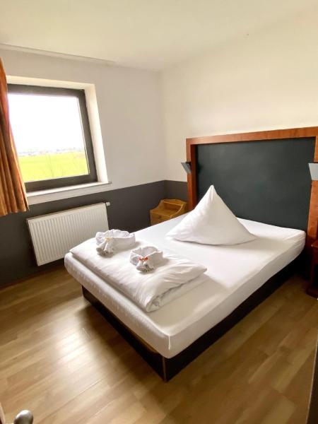 Hotel Castellana, Boek  Lessien Nedersaksen