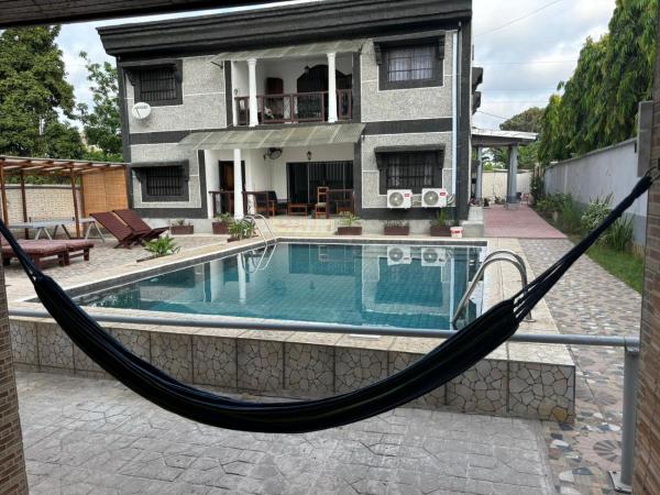 Villa Fely RDC, Boek  Kribi Hotels met een Zwembad, Zwembad