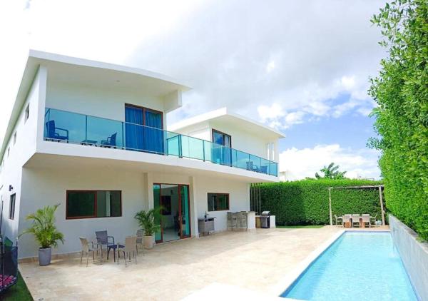 Punta Cana Village NEW VILLA, Boek  Punta Cana Hotels met een Zwembad, Zwembad