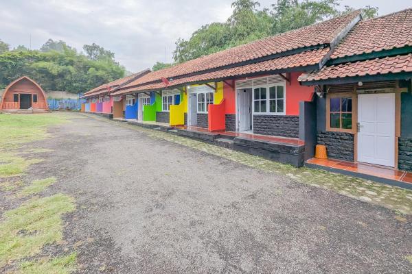 RedDoorz Resort at Ciater 3, Boek Resort Ciater West Java