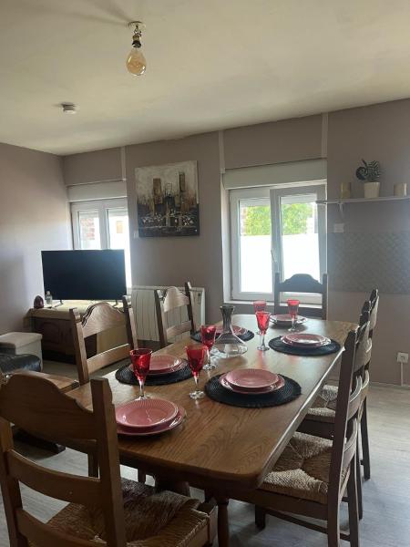 Appartement calme, emplacement stratégique, proche de toutes commodités, de lautoroute, valenciennes, lille, Belgique, wifi, Netflix, parking Gratuits, lave linge, Boek  Raismes Picardie