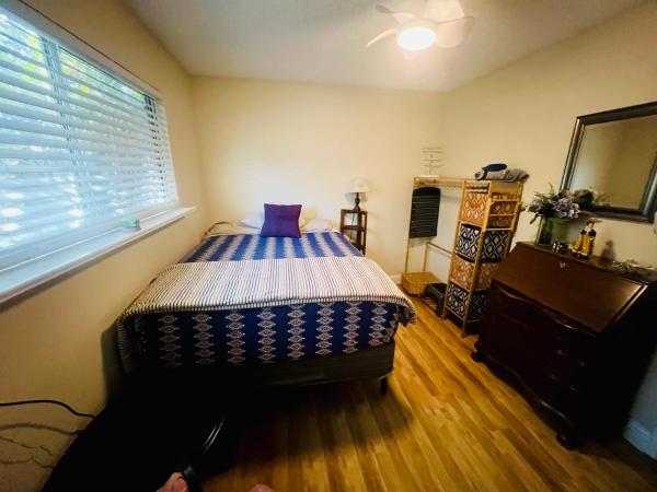 Casa Pura Vida, Boek  Modesto Californië