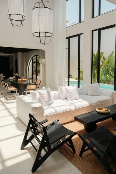 Villa Capri at Isola villas, Boek  Bali Hotels met Parkeerplaats, Parkeren