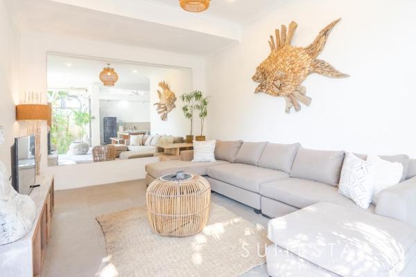 Luxury 3 Bed Villa With Private Pool, Boek  Bali Hotels met Parkeerplaats, Parkeren