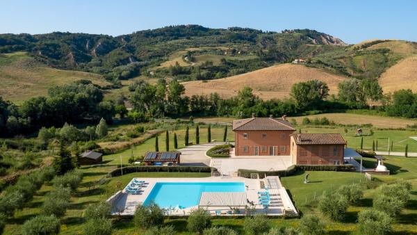PODERE TERRANUOVA 10&2, Emma Villas, Boek  Hotels in Peccioli met zwembad, Zwembad