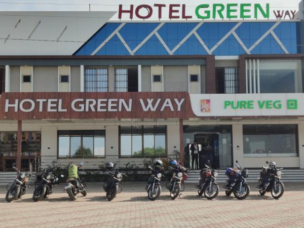 Hotel Green Way, Boek   