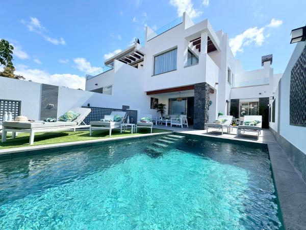 Welcome to Villa Bali a luxurious modern getaway, Boek  Tenerife Hotels met een Zwembad, Zwembad