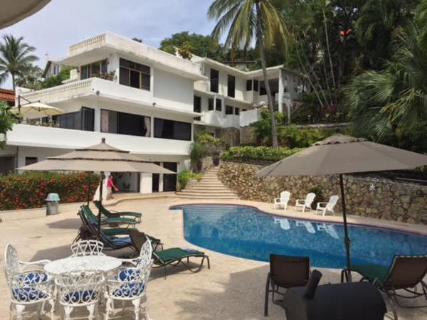 Villa Panoramica 2 pisos, piscina vista al mar, Boek  Guerrero Hotels met een Zwembad, Zwembad