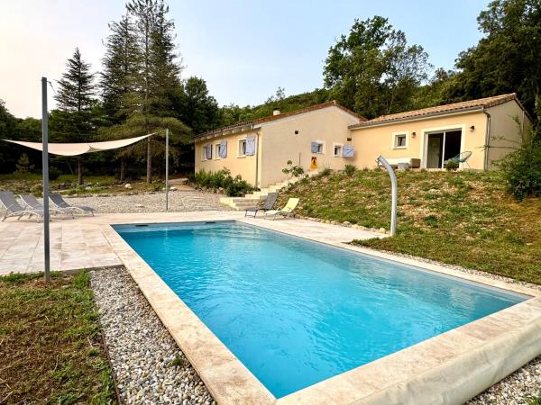 Schöne Villa im Herzen der Ardéche mit privatem Pool, Boek  Hotels in Rhone-Alpen met parkeren, Parkeren