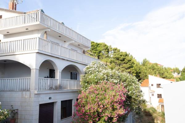 Apartments by the sea Lokva Rogoznica, Omis - 19633, Boek  Lokva Rogoznica Split Region