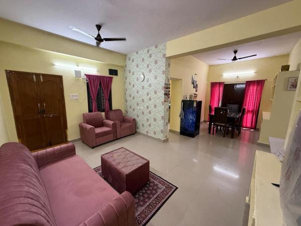 KesarHomes 2BHK FlatNo201 2FLR 2BR AC Lift Kukatpally, Boek  Hotels in Telangana met parkeren, Parkeren