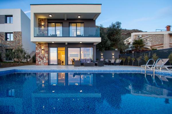 Villa Aurora Azure - Luxury Infinity Pool Resort, Boek  Katun-Rezevici Budva en omgeving