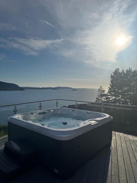 The Pulpit Rock Villa with sea view & jakuzzi, Boek  Strand Rogaland