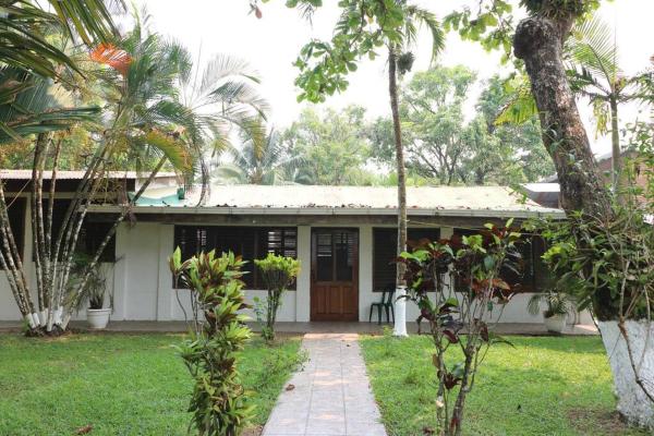 Maya Beach House, Boek  Lívingston Izabal