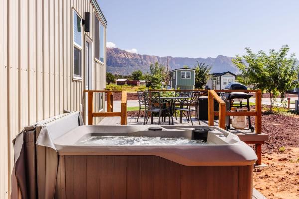Jasper tiny home with private hottub, Boek  Apple Valley Utah
