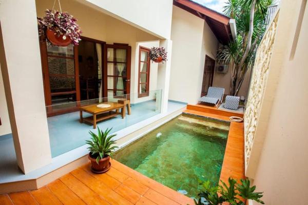 Vibrant Getaway in Seminyak: Villa Buyaya, Boek  Bali Hotels met Parkeerplaats, Parkeren