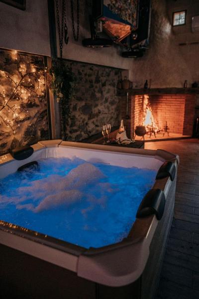 LARCADE Loft Industrial-Jacuzzi, Boek  Castillo de Bayuela 